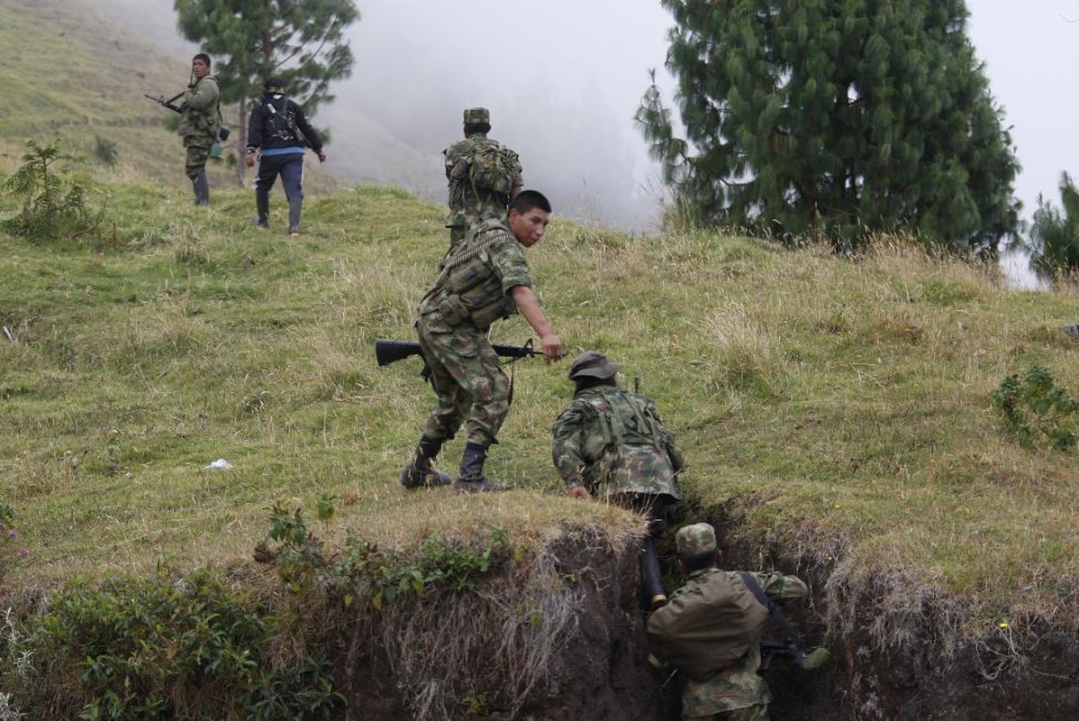 Giao tranh giua FARC va quan chinh phu Colombia qua anh-Hinh-16